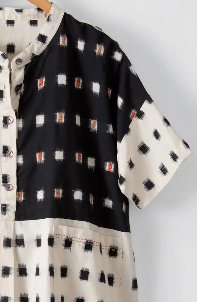 Jahnvi Ikat Short-Sleeve Tunic - Soft white/Black