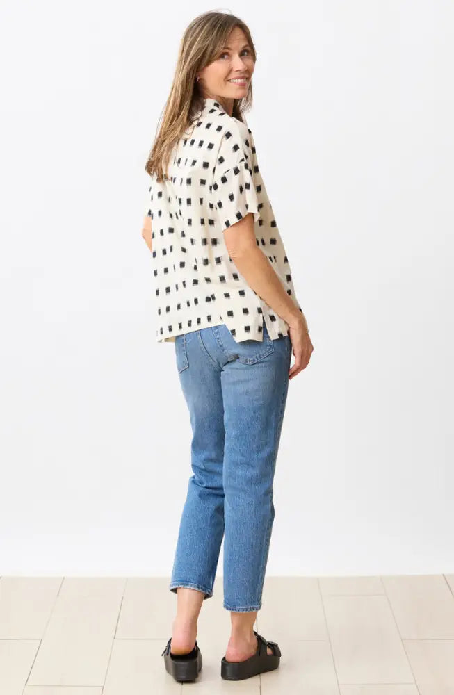Jahnvi Ikat Short-Sleeve Tunic - Soft white/Black