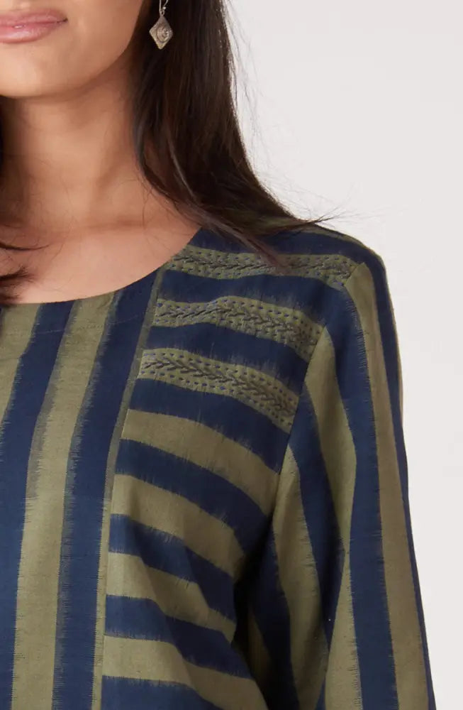 V-neck Divya 3/4-Sleeve Popover Top - Lime/Navy